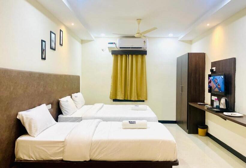 חדר דלוקס לשלושה, Deccan Suites, Tirupati