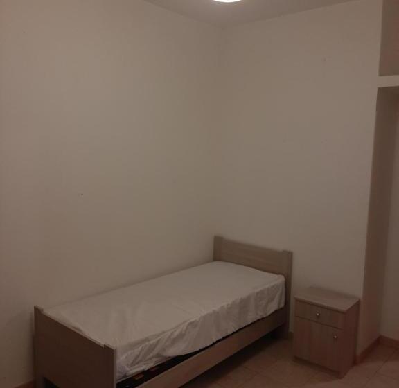 اتاق استاندارد, Cat Shouse