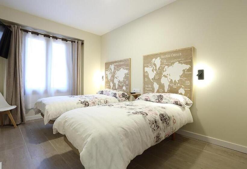 Quarto Familiar, Pensión Casa Carmen