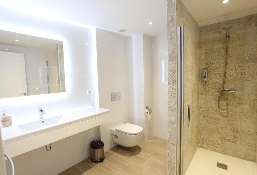Quarto Familiar, Pensión Casa Carmen