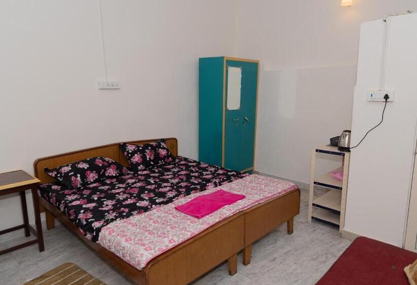 Номер Стандарт Трехместный, Homestay Urmil Basant