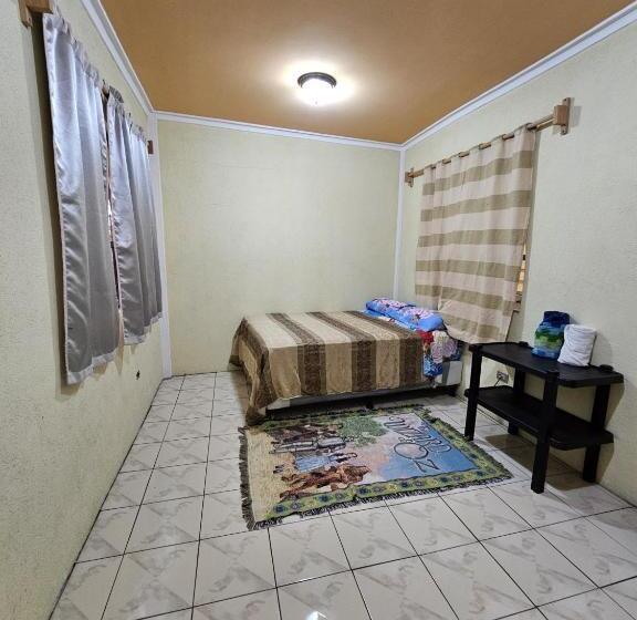 اتاق استاندارد با بالکن, Hostal Flor Del Lago