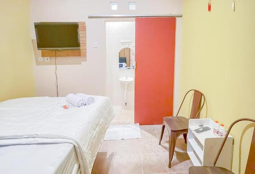 Номер Стандарт, Urbanview Hotel Sany Cirebon