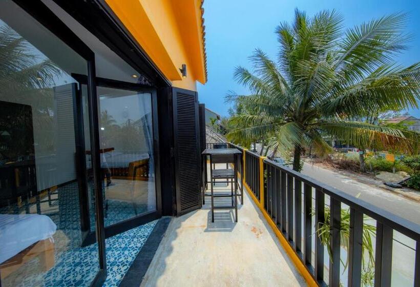 اتاق لوکس با بالکن, Azure Beach