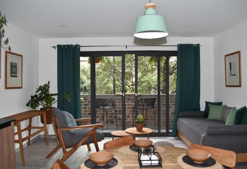 Apartamento 1 Dormitório com Sacada, Tanat Art Boutique