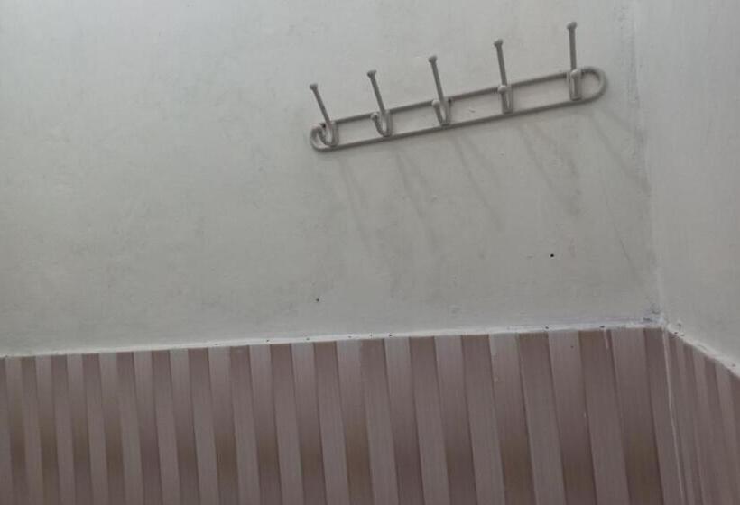 Номер Economy, Spot On 93815 Chimi Rumah Kost