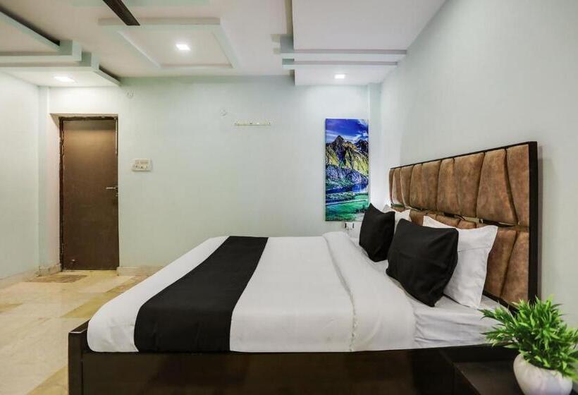 Трехместный Номер Классика, Oyo Flagship Hotel R G Grand