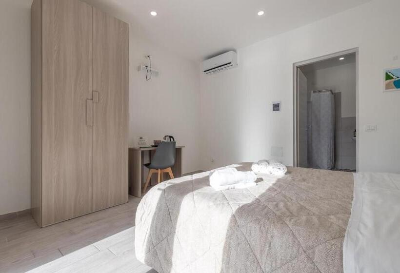 Deluxe Studio, Villa Cangiano B&b And Pool