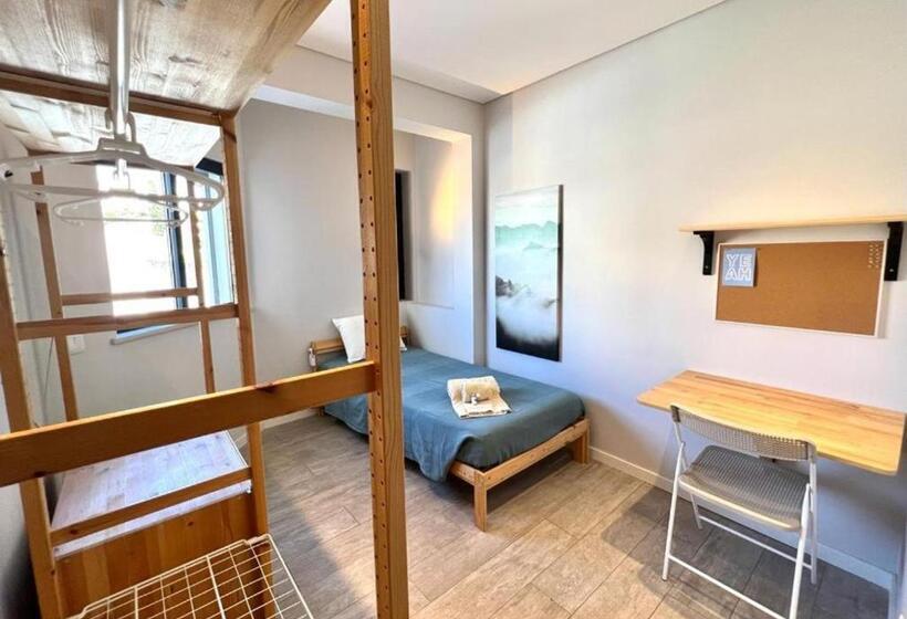 اتاق استاندارد یک نفره, Campus 121   Rooms