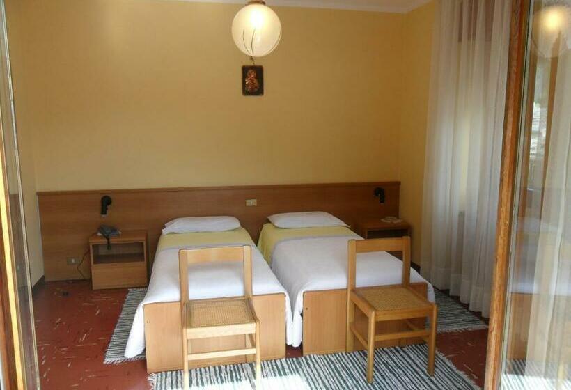Номер Стандарт с Балконом, Albergo Motel Dosdè B&b