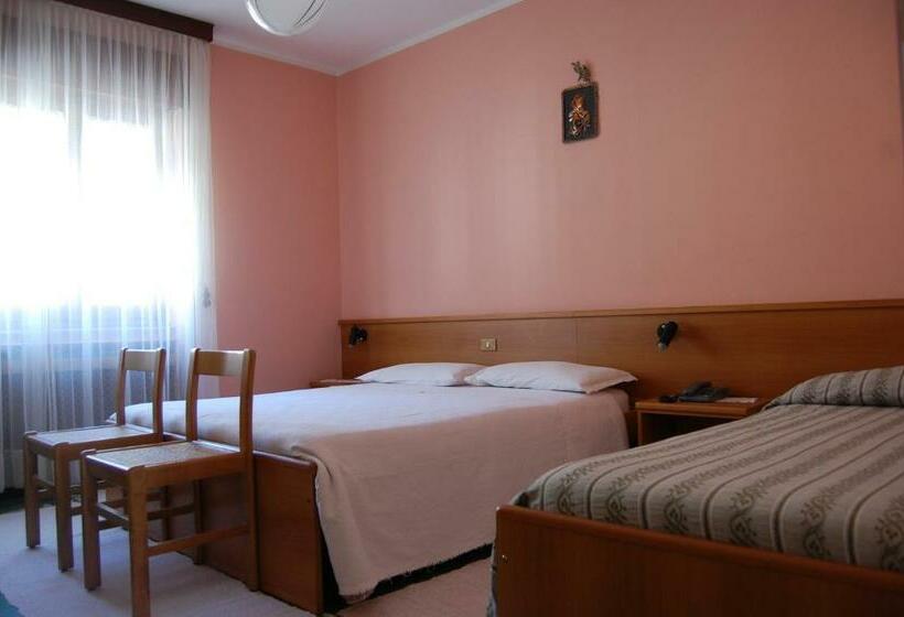 Номер Стандарт Трехместный, Albergo Motel Dosdè B&b