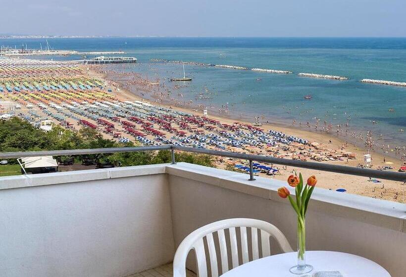 Семейный Номер Вид на Море, Promenade