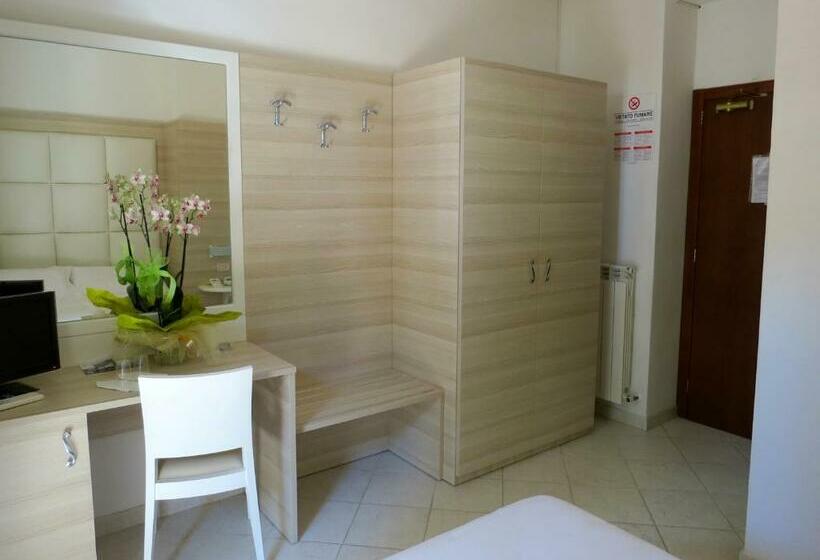اتاق استاندارد با بالکن, Rosmarina