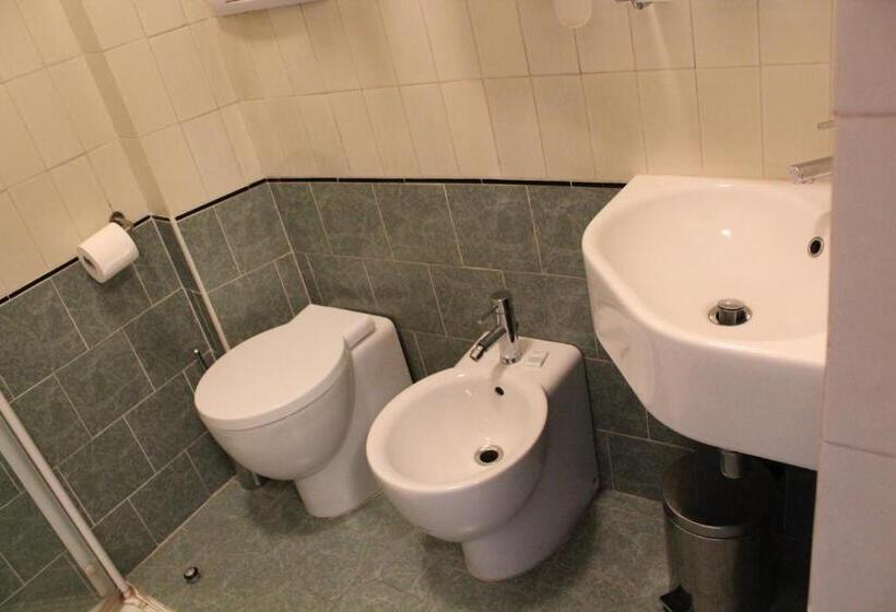 اتاق اکونومی یک تخته, Selide