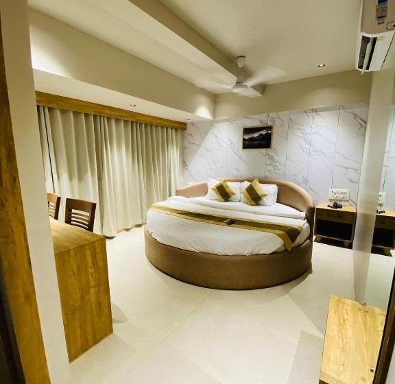 스위트, New Hotel Amber Paramount Andheri West