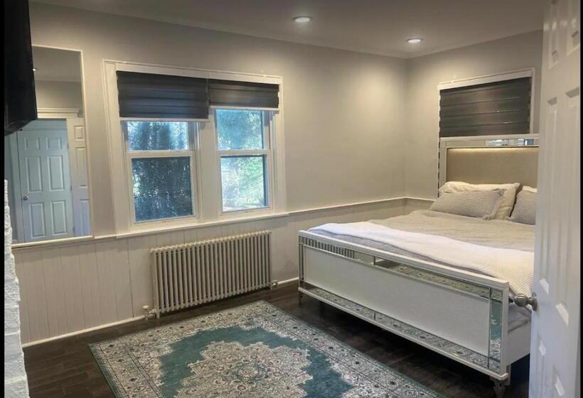 Стандартный Номер Кровать Кинг, Private Suite In Huntington Station