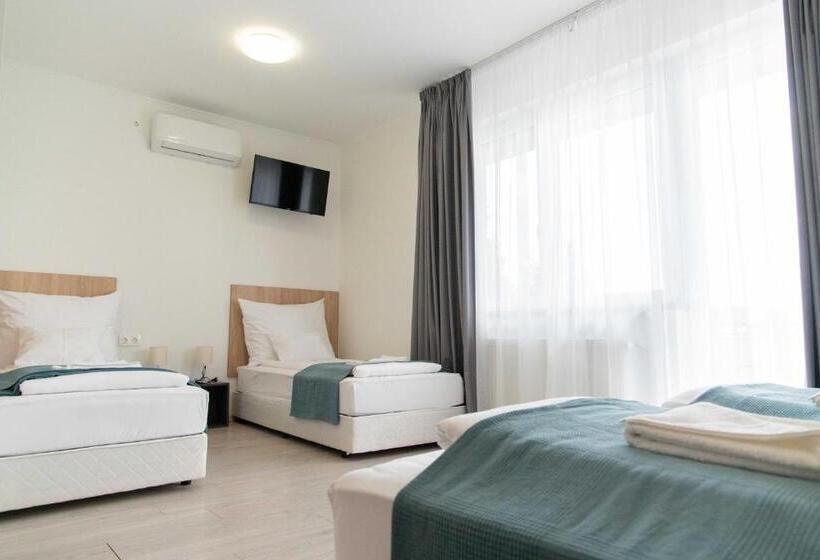اتاق استاندارد چهارنفره با بالکن, Farkas Villa