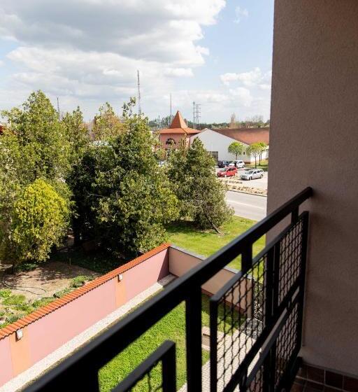اتاق استاندارد, Farkas Villa