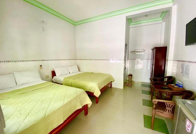 اتاق استاندارد چهارنفره با چشم‌انداز باغ, Hoa Biển Guest House