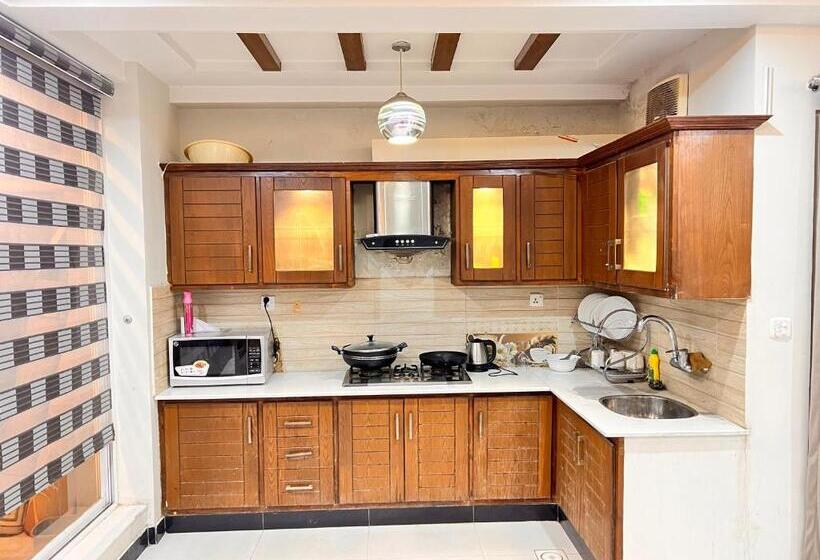 آپارتمان 3 خوابه, Luxury Apartment
