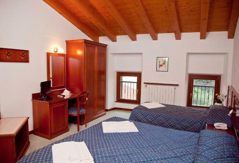 스탠다드 트리플 룸, Albergo Grobberio