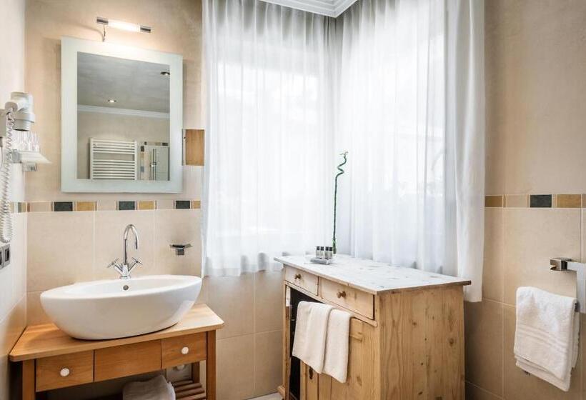 סוויטת ג'וניור, La Majun