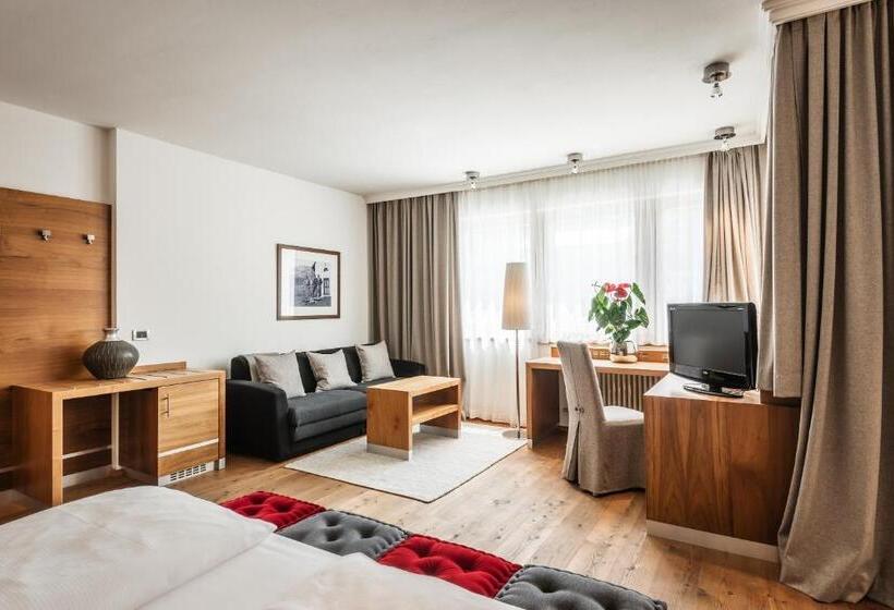 סוויטת ג'וניור, La Majun