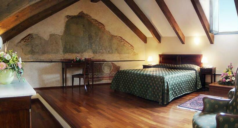 جناح مطلّ علي البحر, Palazzo Vescovile