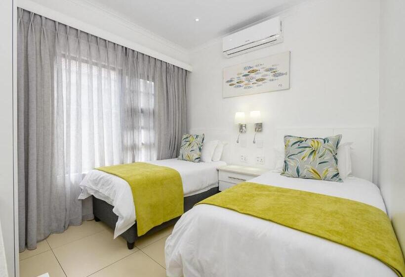 فيلا ديلوكس غرفتين نوم مزودة بحمام سباحة, San Martinho Beach Club