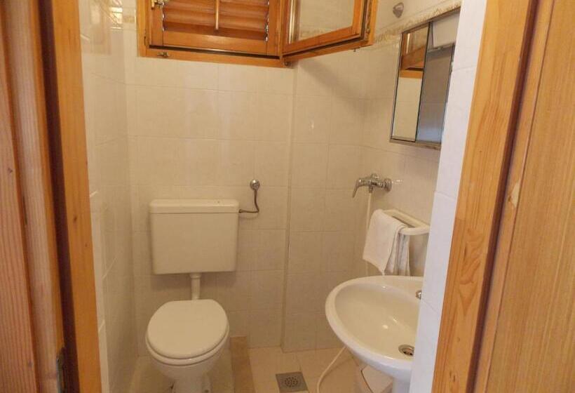 Студио Стандарт Вид на Сад, Apartments & Rooms Karmen