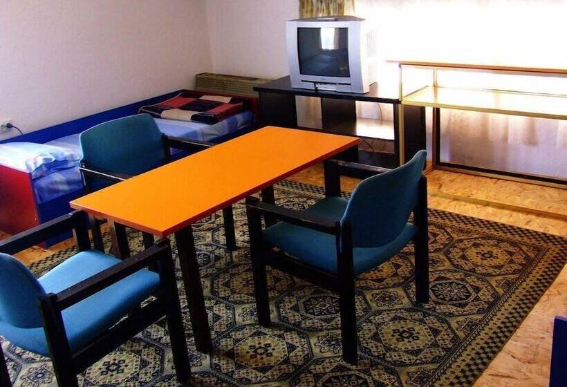 اتاق استاندارد با سرویس بهداشتی مشترک, Hostel Domestika