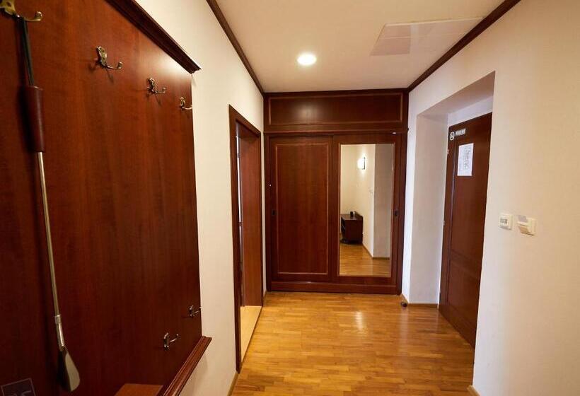 Апартаменты 1 Спальня Вид на Сад, Hradná Stráž Hotel&apartments S Privátnym Wellness