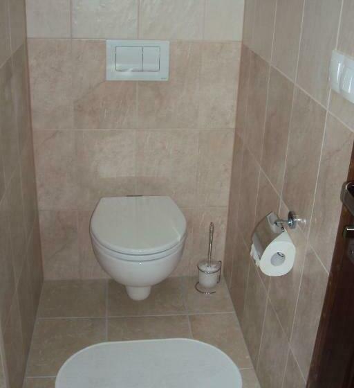 Quarto Triplo Estandar, Motel Senec