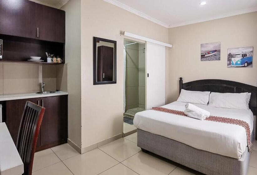 Люкс, Ballito Backpackers