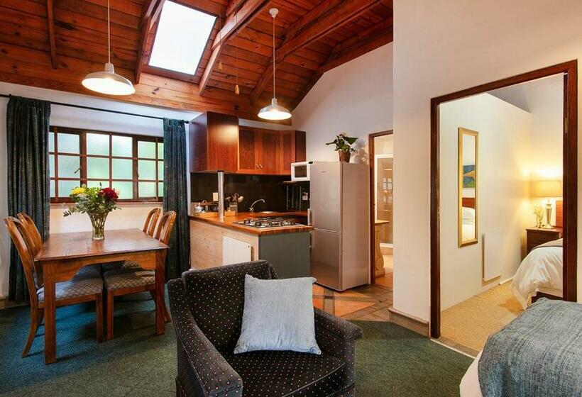 패밀리 룸, Waterkloof Apartments