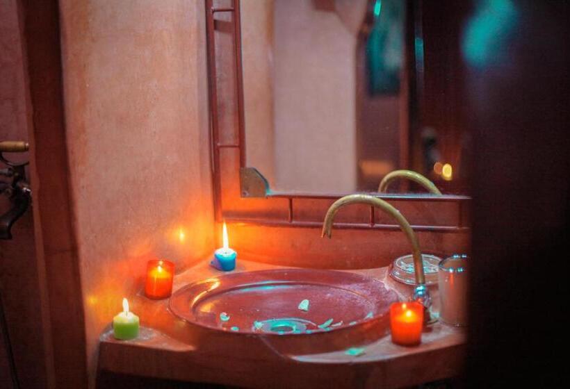 اتاق لوکس, Riad Douja