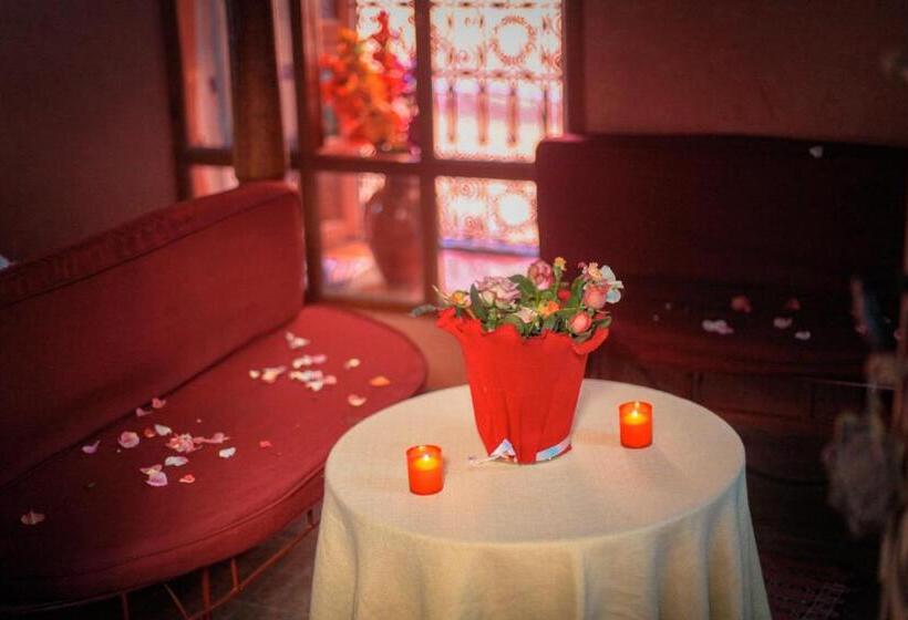 اتاق لوکس, Riad Douja