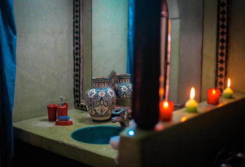 اتاق استاندارد چهار تخته, Riad Douja