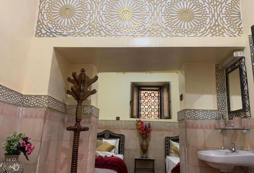 اتاق استاندارد سه نفره, Riad Douja