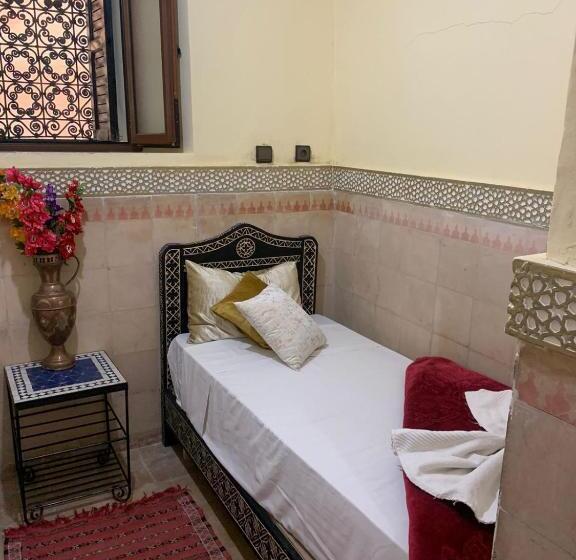 اتاق استاندارد سه نفره, Riad Douja