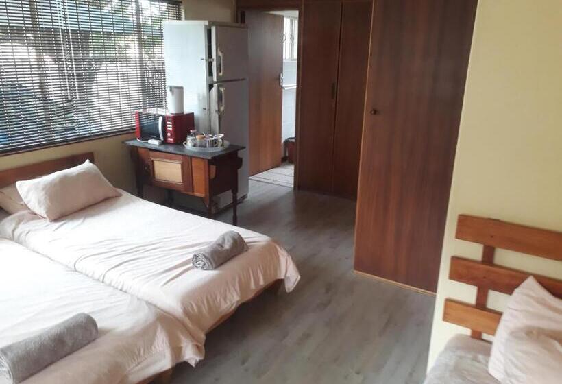 家庭间, Bedrock Guesthouse