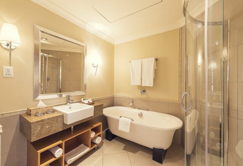 سوییت سوپریور, Sun City Hotel And Casino