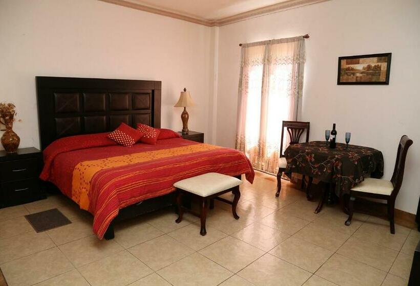اتاق لوکس با تخت بزرگ, Casa Celia Hotel Restaurante