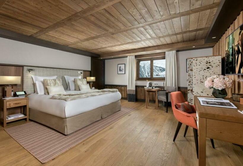 Номер Deluxe, Hôtel Barrière Les Neiges Courchevel