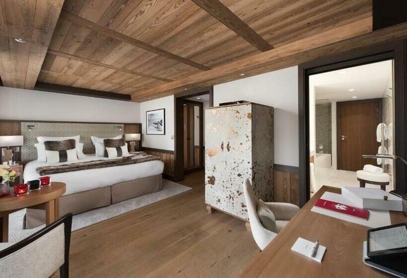 Номер Superior, Hôtel Barrière Les Neiges Courchevel