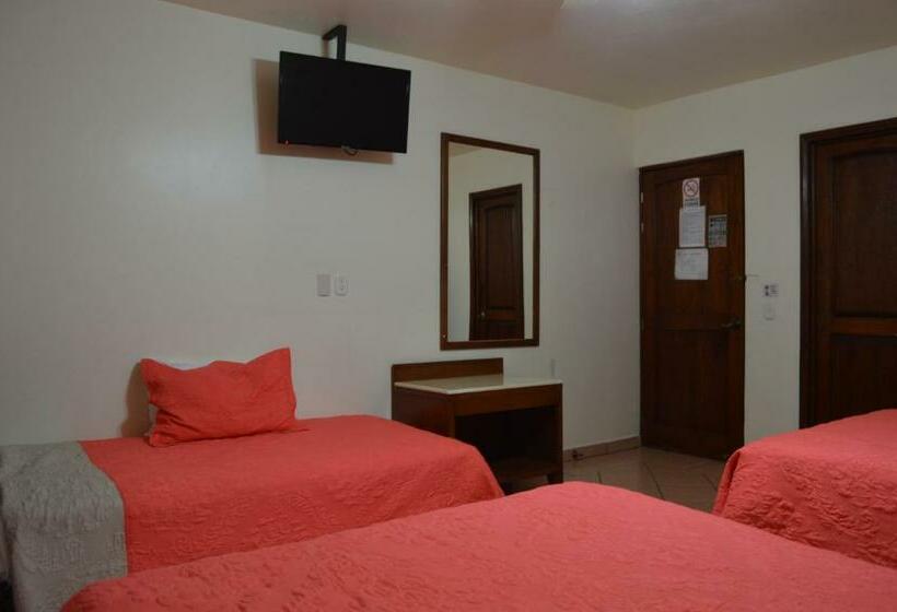 Camera Tripla Standard, Real Santa Fe