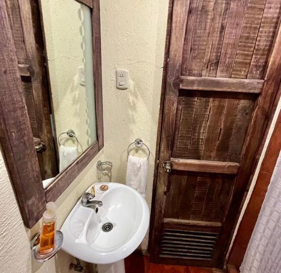 اتاق استاندارد چهار تخته, Hostal Antigüeño