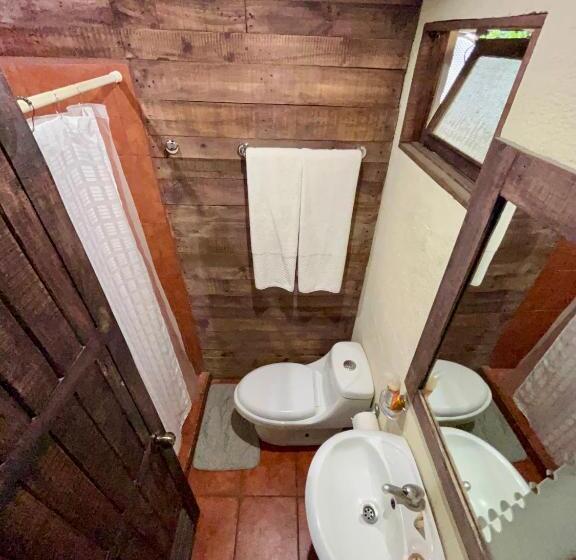 اتاق استاندارد چهار تخته, Hostal Antigüeño