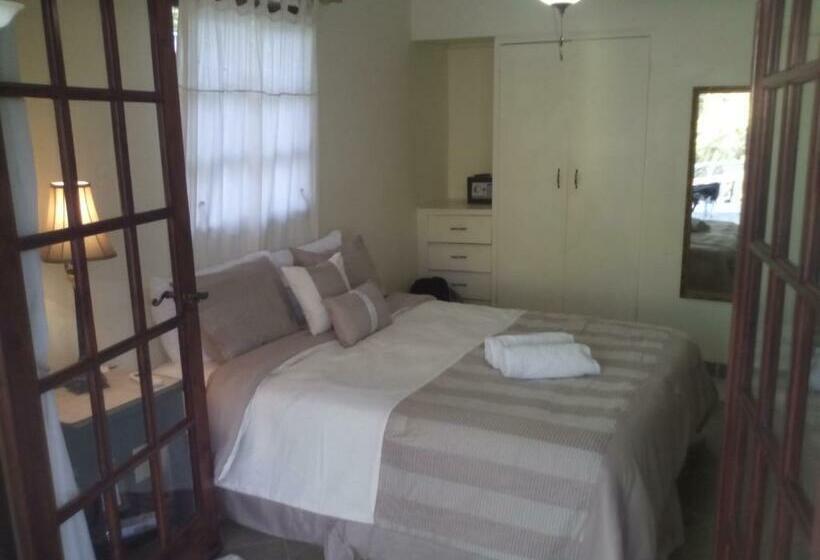 스탠다드 룸 공동 욕실, Hibiscus House Bed And Breakfast
