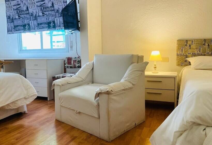 غرفة قياسية ثلاثية, Blu Inn